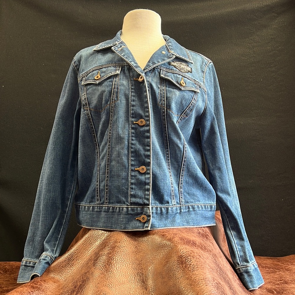 Light-Wash Denim Gap Jean Jacket with Heart-Shaped Harley Davidson Patch Size L